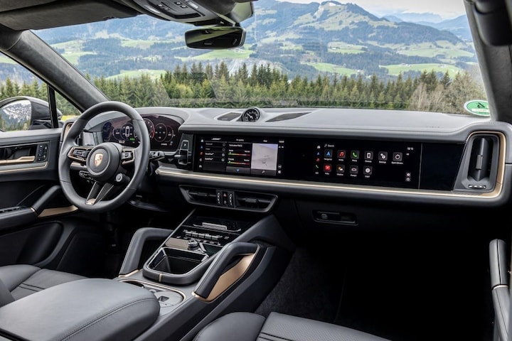 Porsche Cayenne 2023 E-Hybrid dashboard