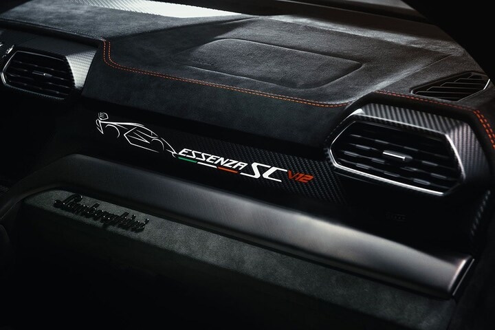 Lamborghini Urus Performance Essenza SCV12 