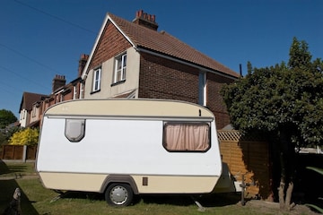 Caravan bij huis - Getty Images