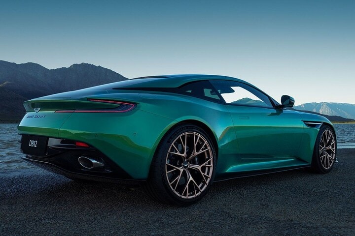 Aston Martin DB12