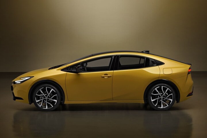 Toyota Prius PHEV
