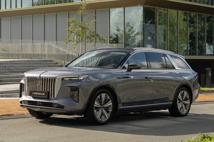 Hongqi E-HS9 getekend door Rolls Royce ontwerper
