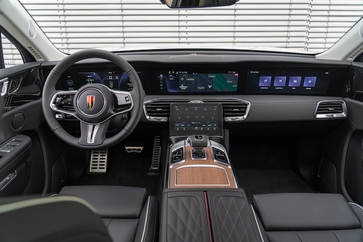 Hongqi E-HS9 dashboard