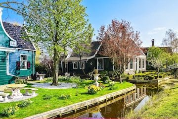 Parkeren in Zaandam - straat met huizen