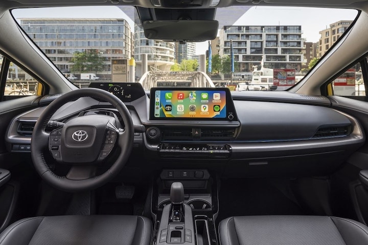 Toyota Prius PHEV 2023 dashboard interieur