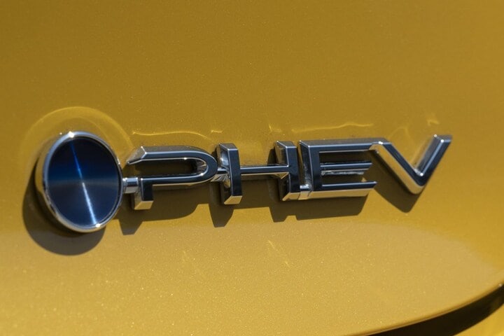 Toyota Prius PHEV 2023