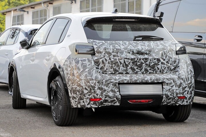Spyshots Peugeot 208 facelift