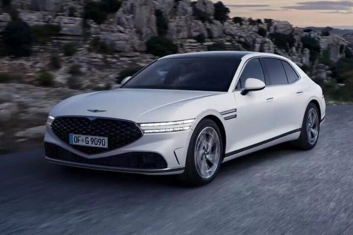 Genesis G90