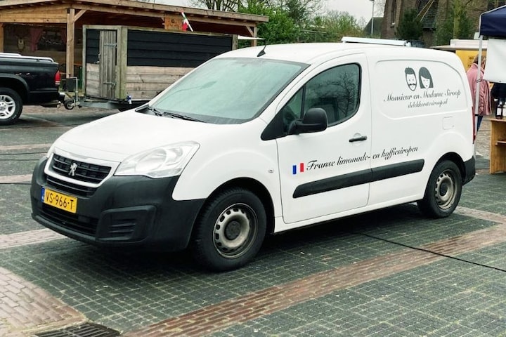 Belettering stickers auto bestelauto busje