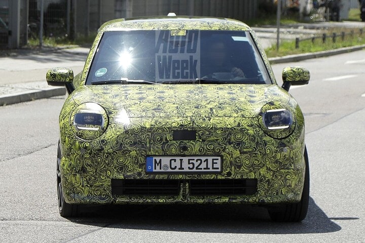 Mini Cooper E JCW spyshots