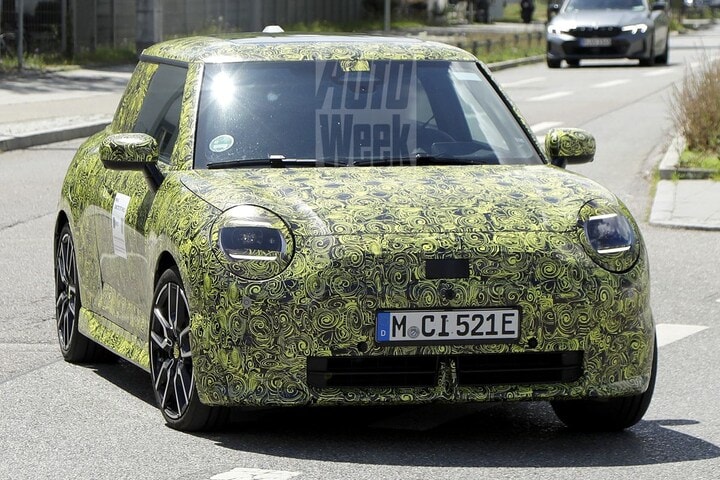 Mini Cooper E JCW spyshots