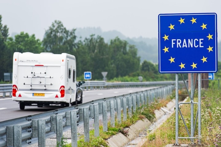 Auto met caravan in Frankrijk vakantie (ANP)