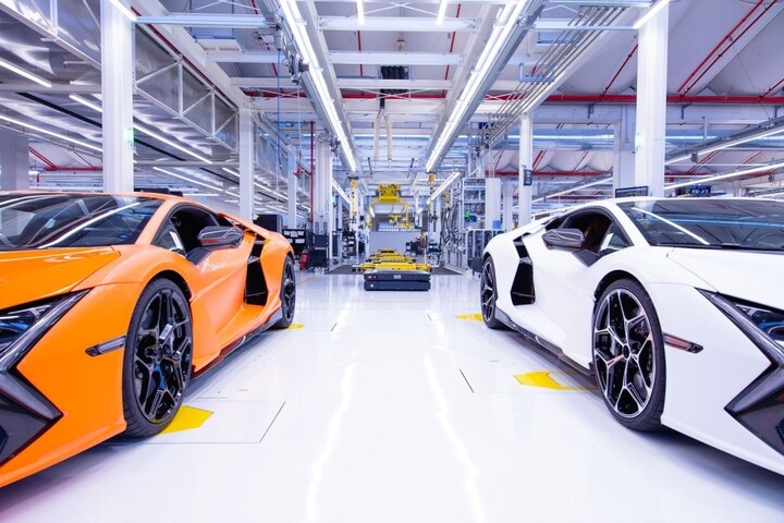 Lamborghini Revuelto productielijn fabriek