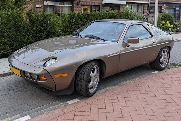 Porsche 928 S In het Wild