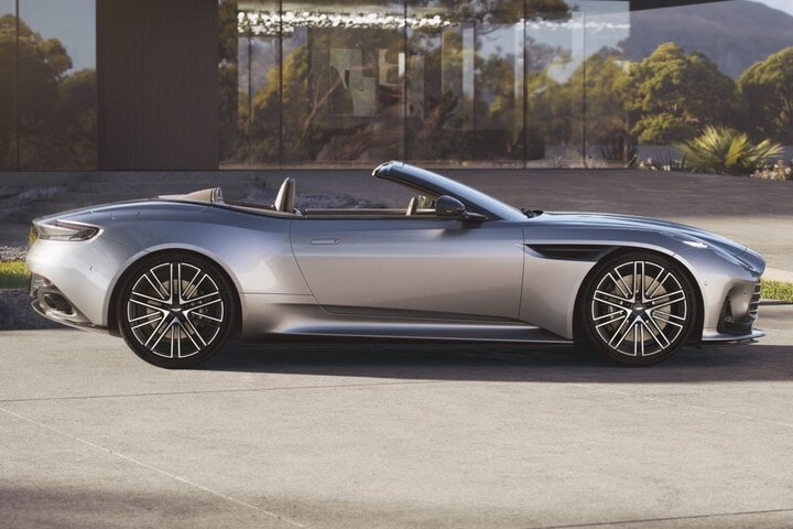 Aston Martin DB12 Volante