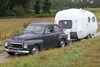 Volvo Kattenrug met klassieke caravan