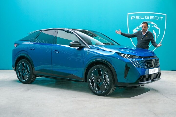 Peugeot e-3008