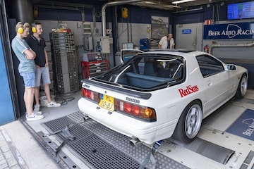 Mazda rx-7 op de rollenbank