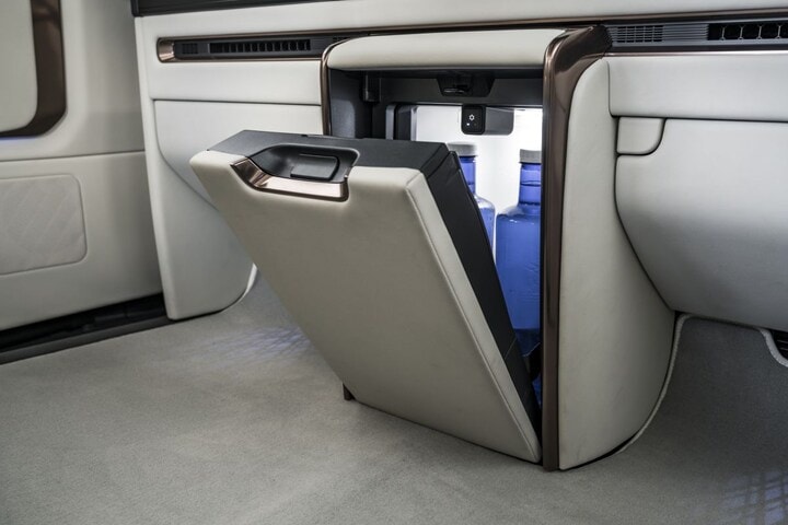 Lexus LM 4-zitter