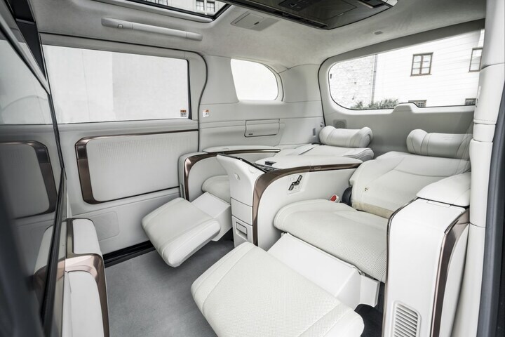 Lexus LM 4-zitter