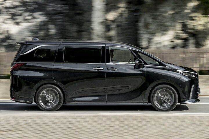 Lexus LM 4-zitter
