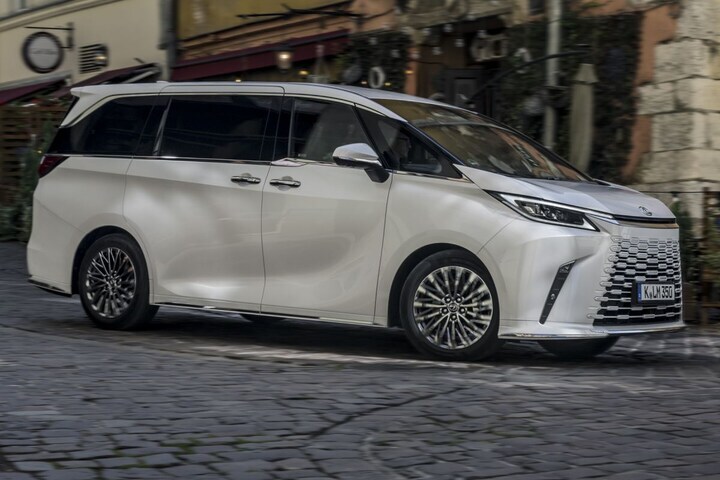 Lexus LM 7-zitter