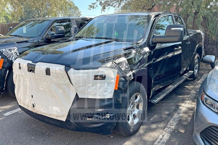 Ram 1500 facelift spyshots