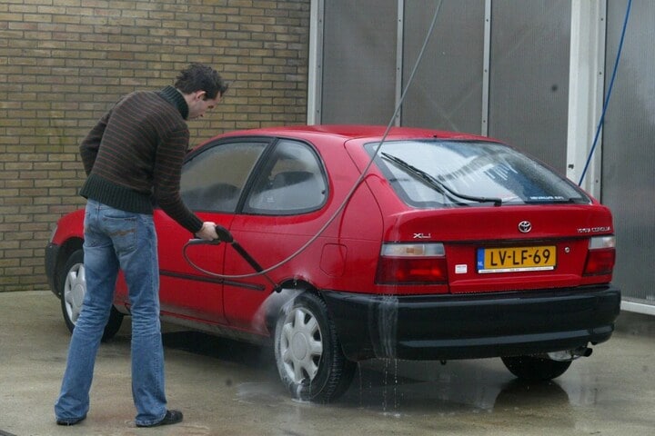 Auto wassen vieze auto ANP