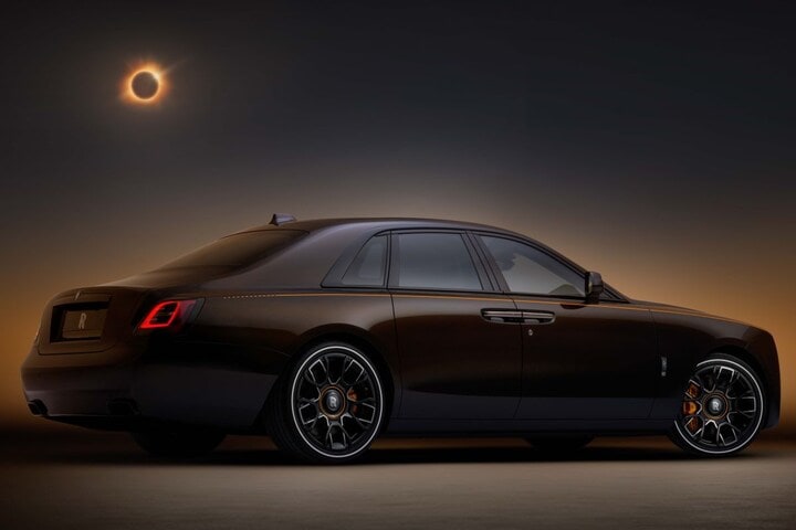 Rolls-Royce Ghost Black Badge Ékleipsis Private Collection