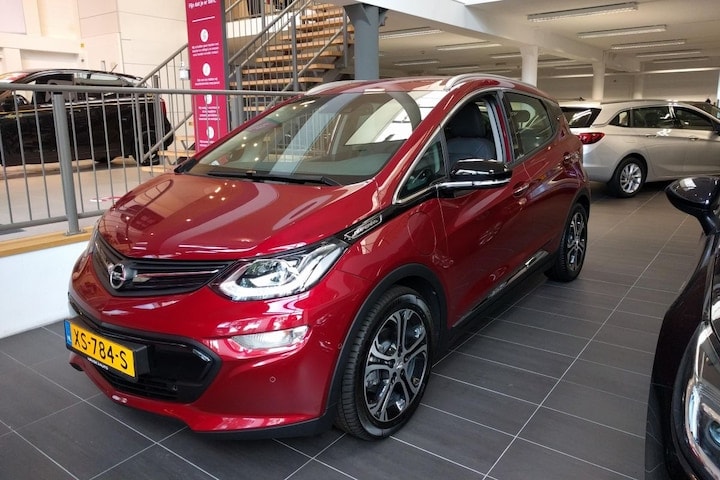 opel ampera-e showroom