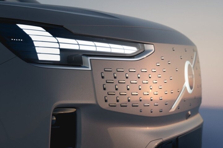 Volvo EM90