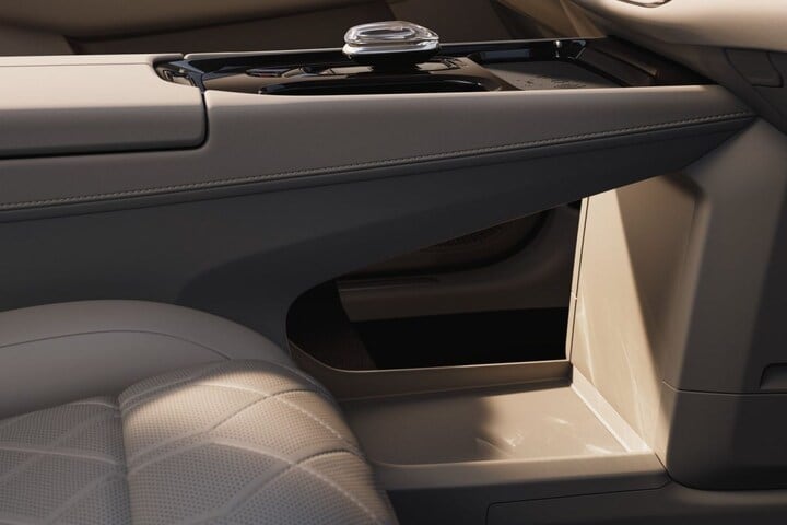 Volvo EM90