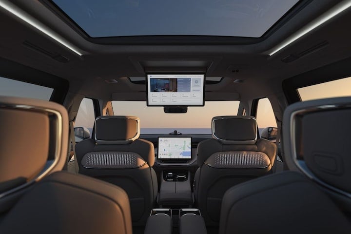 Volvo EM90