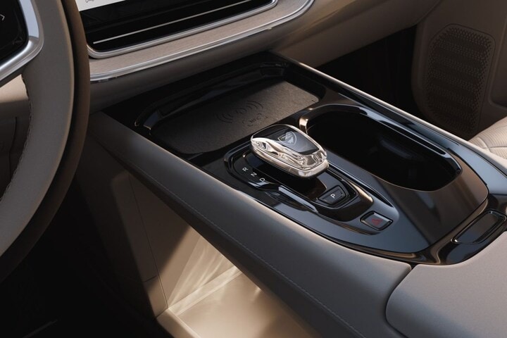 Volvo EM90