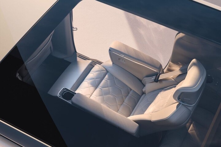 Volvo EM90