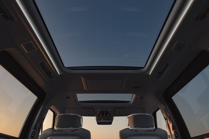 Volvo EM90