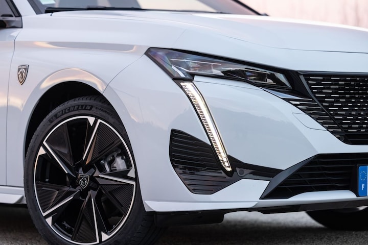 Peugeot e-308 SW 
