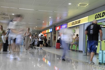 Autoverhuurbalies huur auto Ibiza airport | Getty