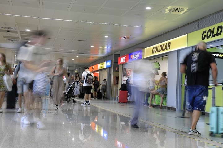 Autoverhuurbalies huur auto Ibiza airport | Getty