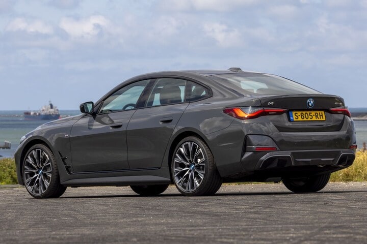 BMW i4