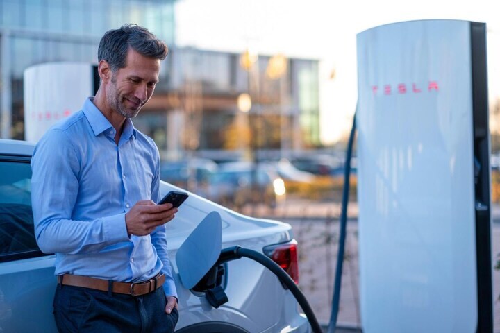 DKV Tesla Supercharger