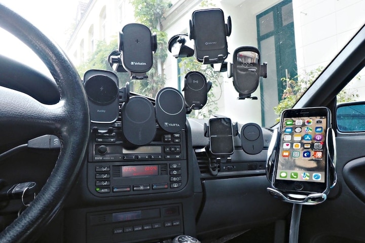 Telefoonhouder met draadloos opladen opening
