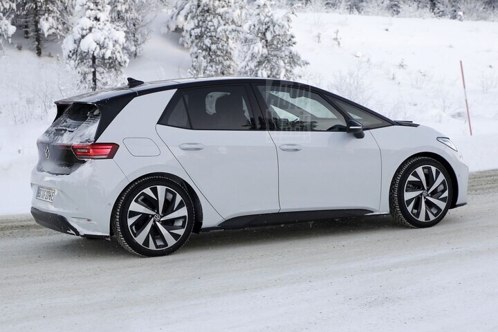 Volkswagen ID3 GTX spyshots