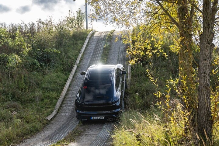 Porsche Macan (2024) prototype