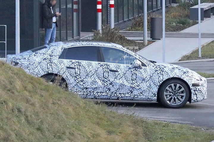 Spyshots Mercedes-Benz EQC Sedan