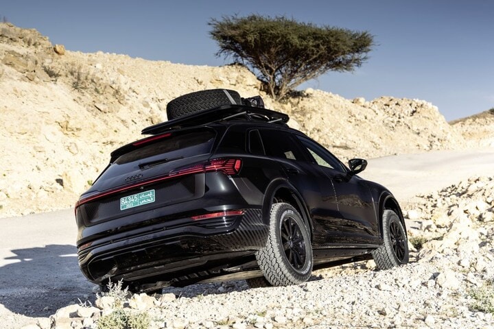 Audi Q8 E-tron edition Dakar