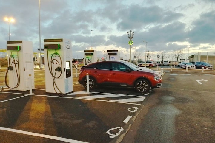 Snelladen Opladen laadpaal Eurotunnel Frankrijk