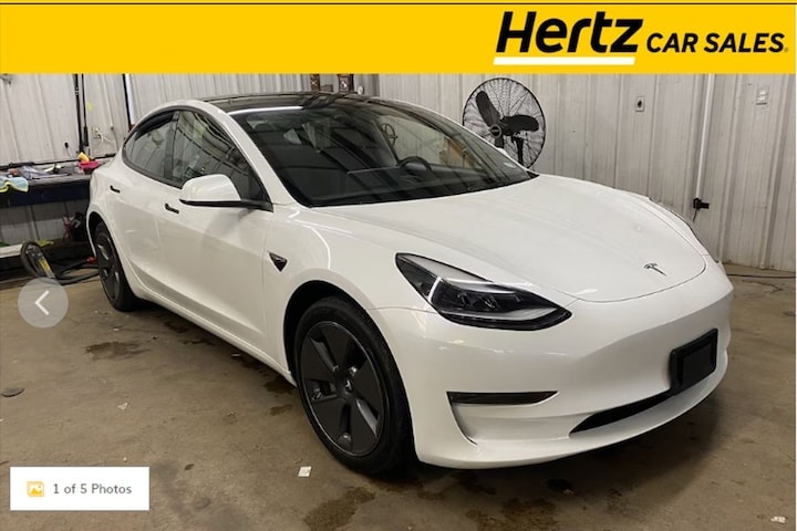 Hertz Tesla Model 3