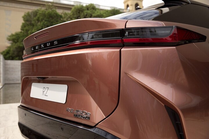 Lexus RZ