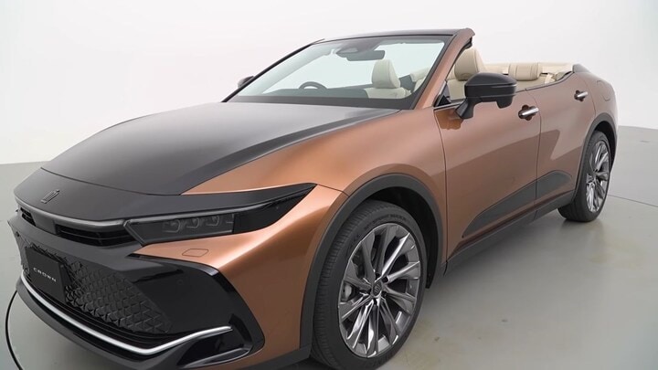 Toyota Crown Crossover Cabriolet en Century SUV Cabriolet